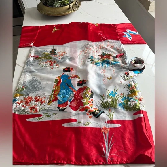 Vintage 1970’s made in Japan satin kimono robe! Excellent condition! - Picture 2 of 6